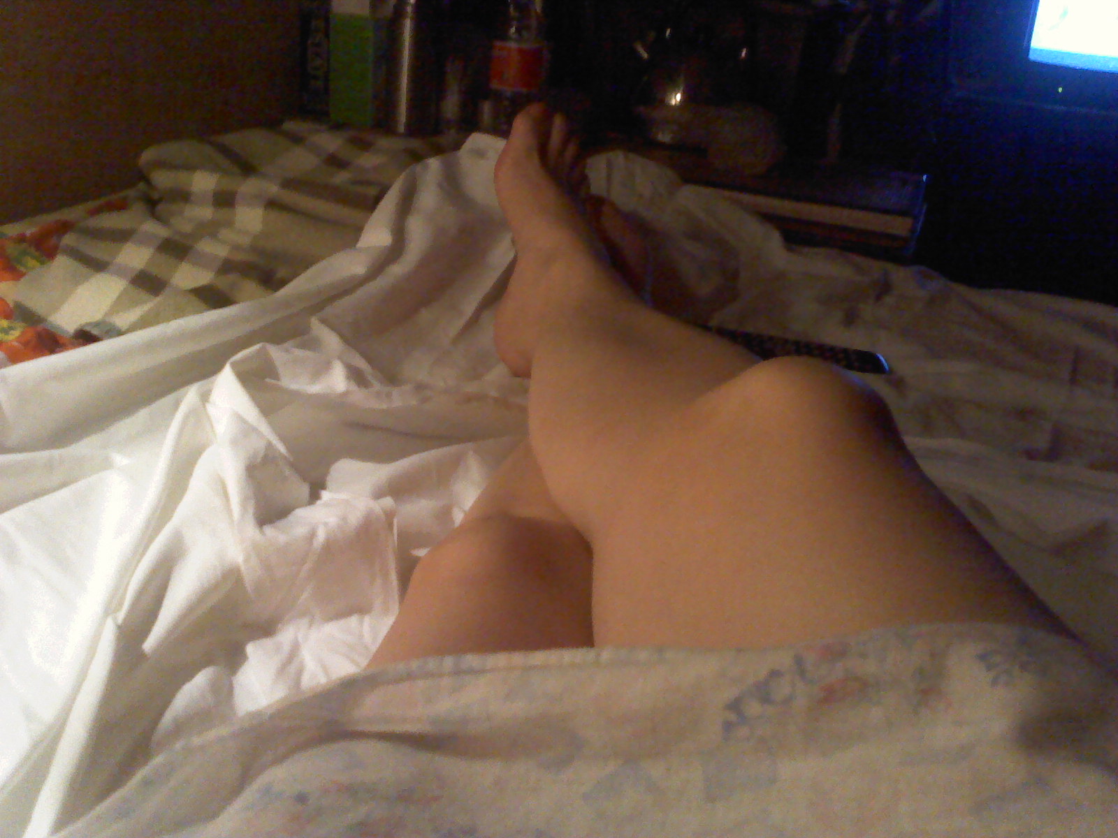голая девушка на постели фото без лица фото 60